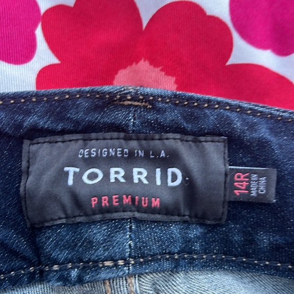👖Torrid Premium Blue Denim Mid Rise Stretchy Distressed Jegging👖 - Picture 16 of 16